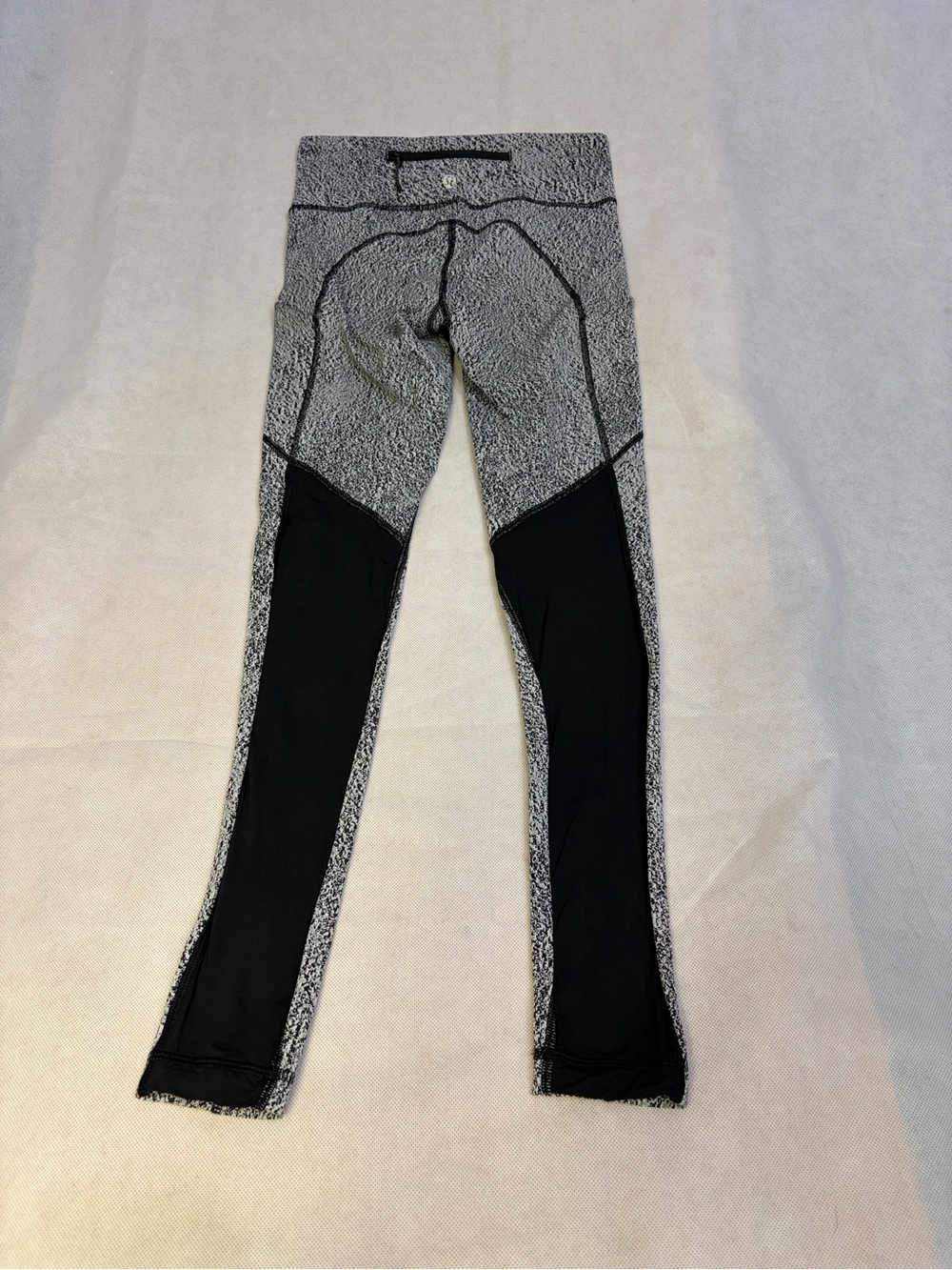 Lululemon Speed Tight V, sz 4
